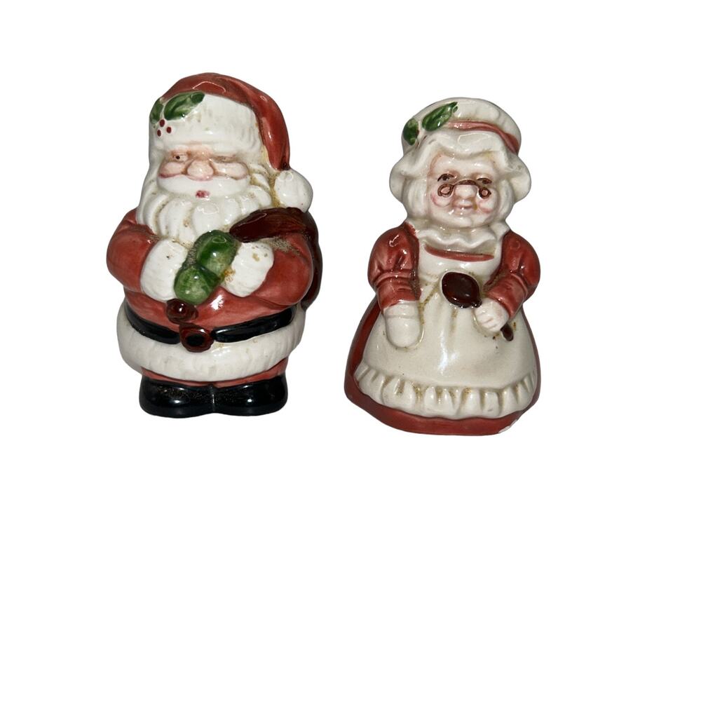 Santa and Mrs. Claus Small Vintage Salt and Pepper Shakers